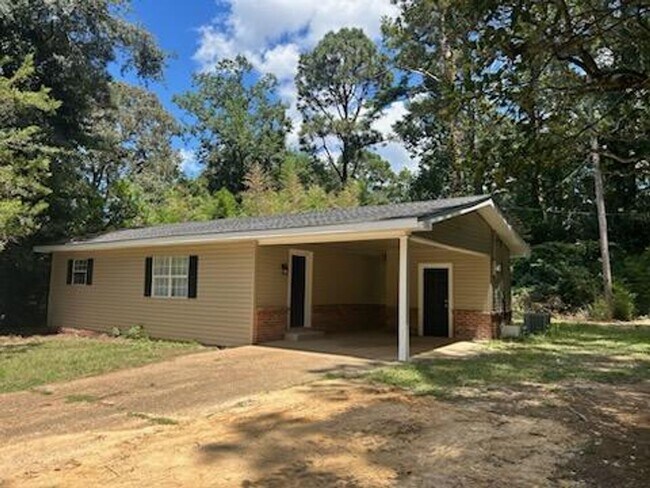 Building Photo - 2318 Linda Dr