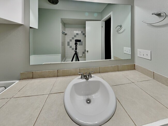 Building Photo - 1817 Tim Dr