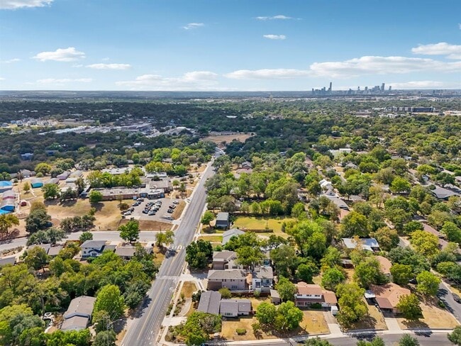 Building Photo - 6902 Northeast Dr