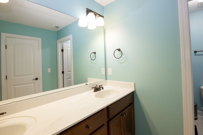 Building Photo - "Spacious 4-Bedroom, 2.5 Bath Gem with Law...
