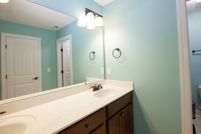 Building Photo - "Spacious 4-Bedroom Gem with 2.5 Baths at ...