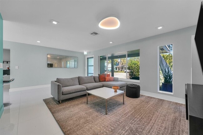 Building Photo - 640 NW 30th St