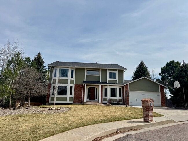 Building Photo - 5 Bedroom Home in Broadmoor Bluffs