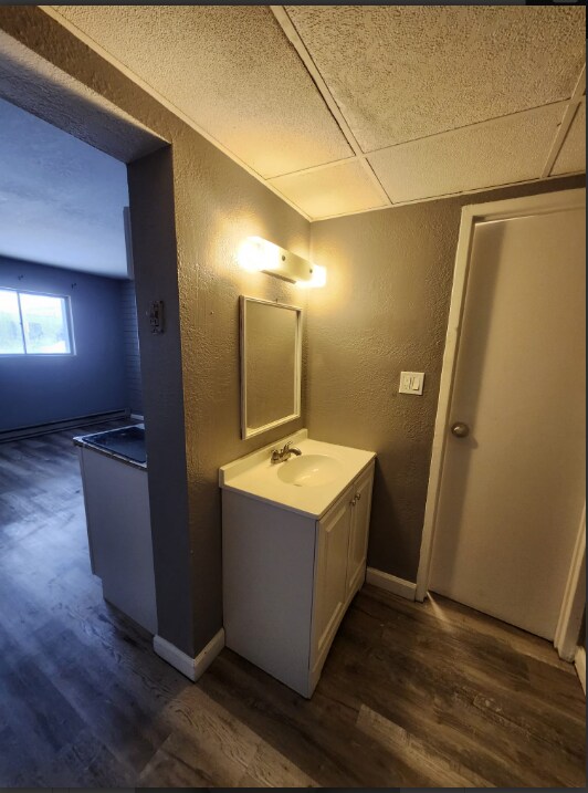 Building Photo - Summit