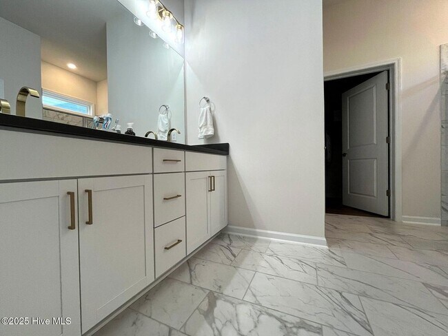 Building Photo - 742 Carnegie court