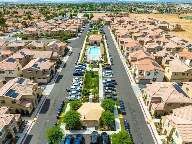 Building Photo - 136 Trellis Ct