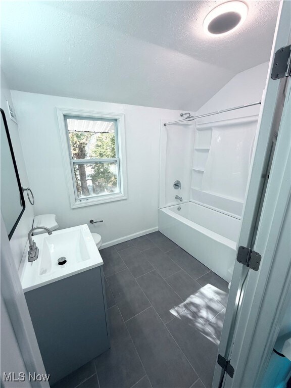 Building Photo - 10714 Greenlawn Ave