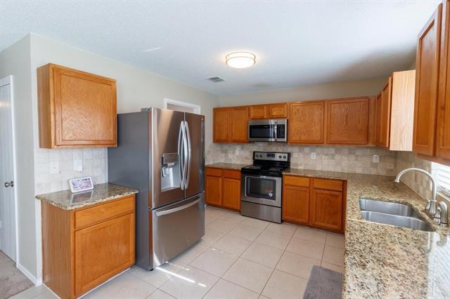 Building Photo - 2700 Peach Dr
