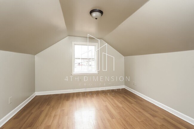 Building Photo - Charming 4-Bedroom Rental with Hardwood Fl...