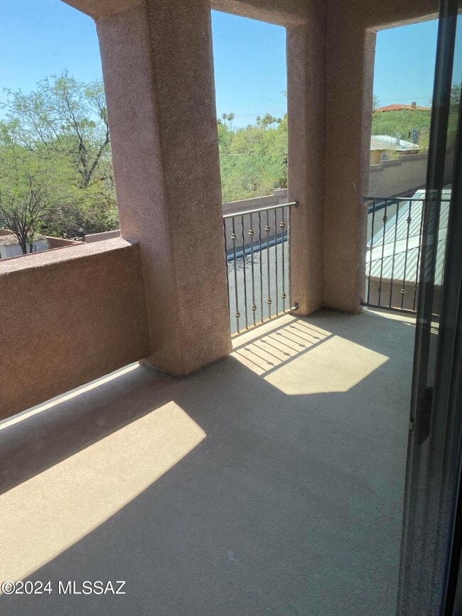 Building Photo - 653 N. Encanto Village Way