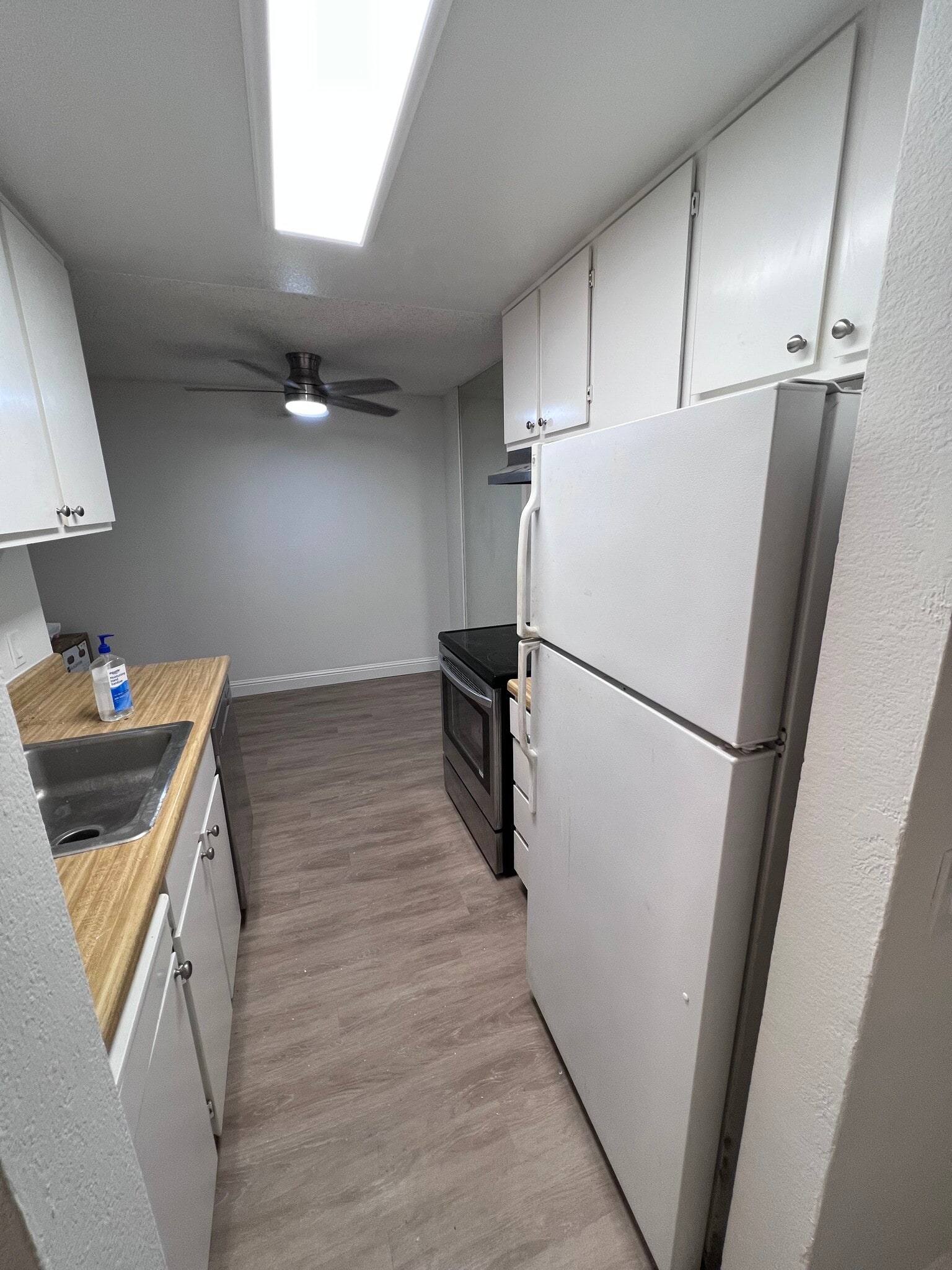 kitchen - 2077 Washington Avenue