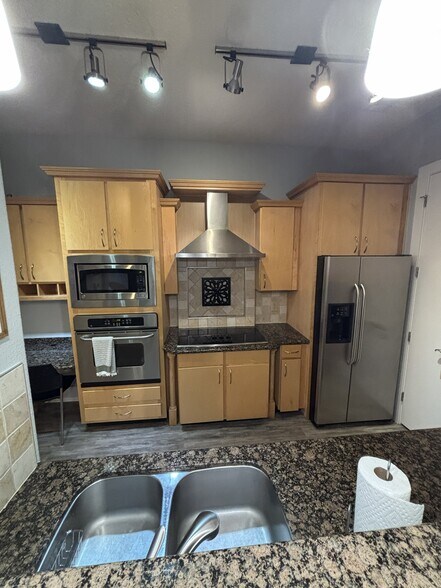 Building Photo - 2600 Hillsboro Pike