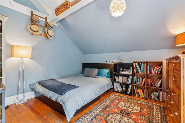 Building Photo - Furnished or unfurnished updated single family home in The Highlands.