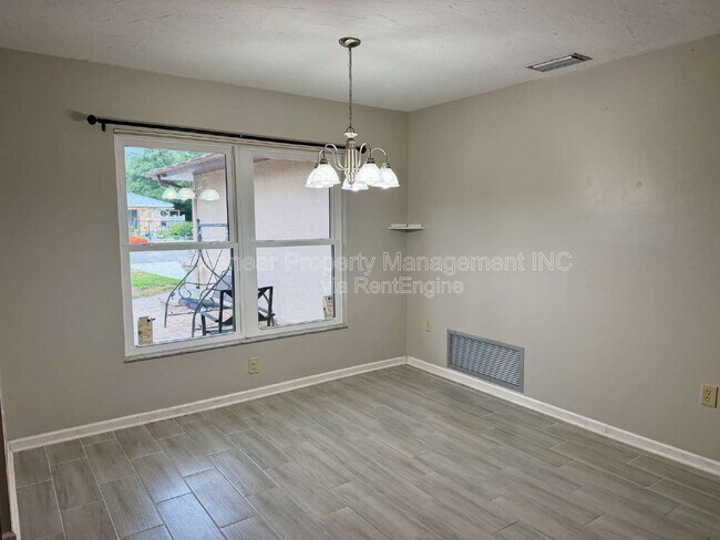 Building Photo - 423 Whispering Oaks Ct
