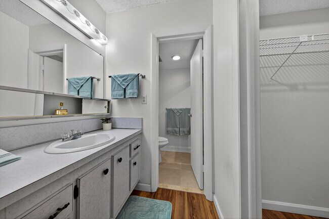 Building Photo - 804 SE 7th St