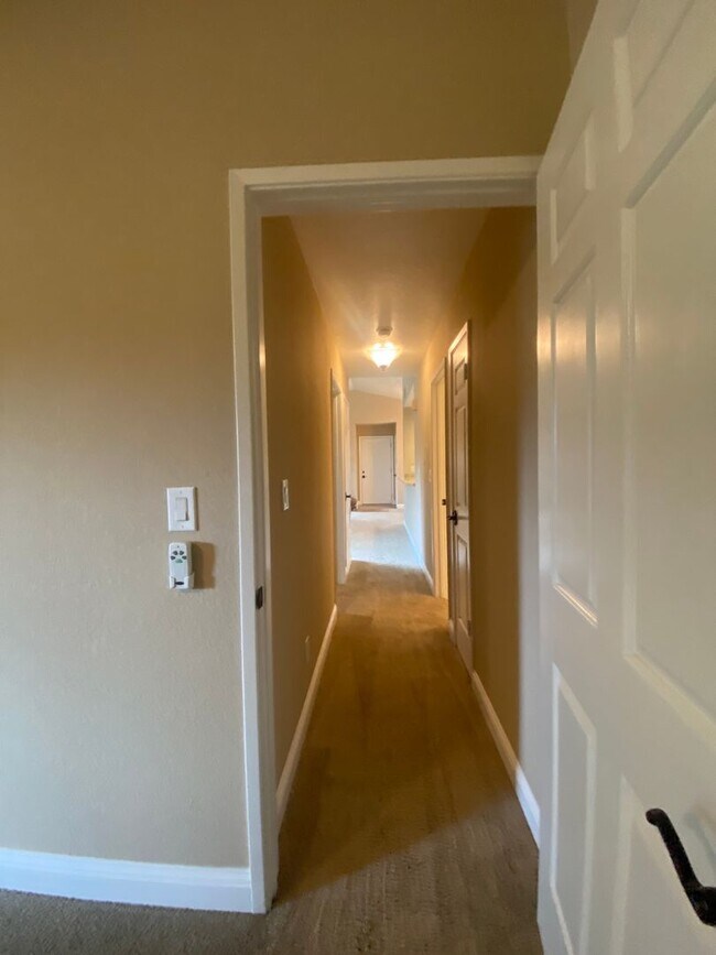 Building Photo - The Foothills Condo, 2 BD / 2 BA Single St...