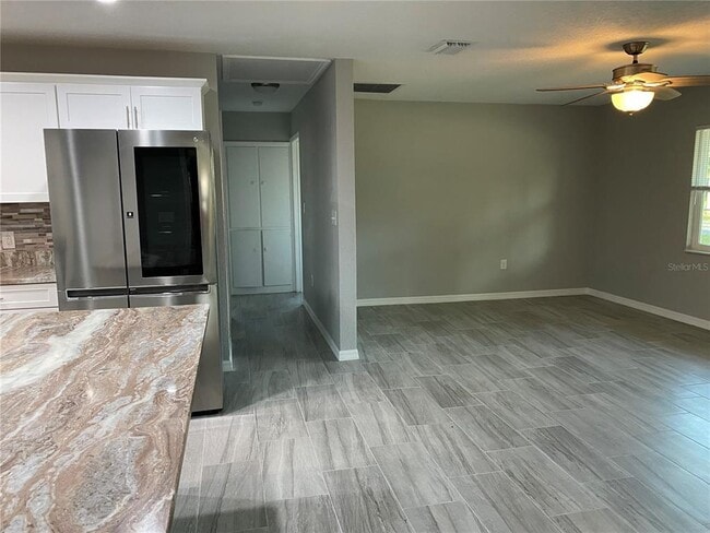 Building Photo - 38415 9th Ave