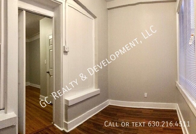 Building Photo - 1515 E 67th Pl
