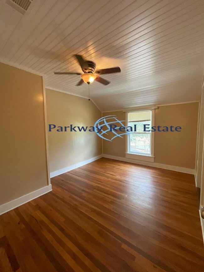 Building Photo - Charming 3 Bedroom House in East Alpine