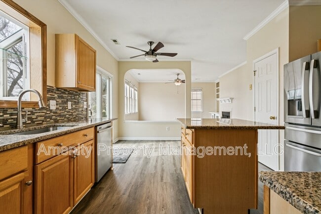 Building Photo - 979 Holbrook Dr