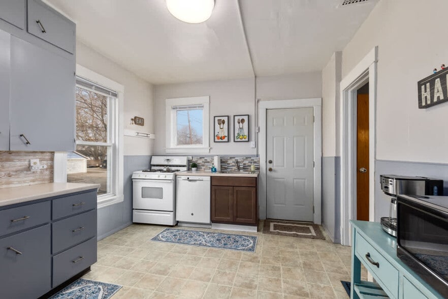 Building Photo - 1059 Watson St SW