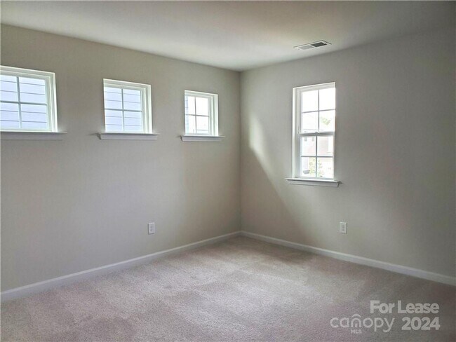 Building Photo - 1009 Gabardine Ln