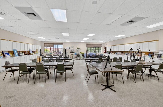 Building Photo - 177 Fanshaw E