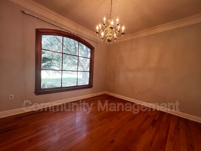 Building Photo - 6011 Riverbrook Dr
