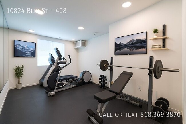 Building Photo - 10824 Blix St