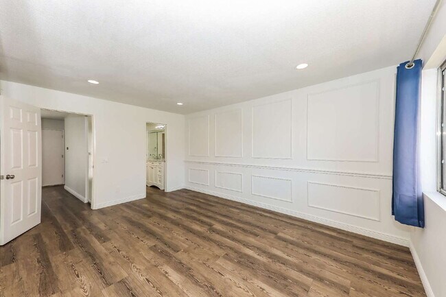 Building Photo - Modern 3 Bed / 2 Bath Turnkey Home with Exceptional Amenities!
