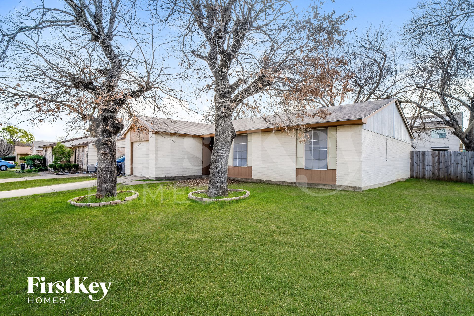 Building Photo - 7000 Wildbriar Ct E