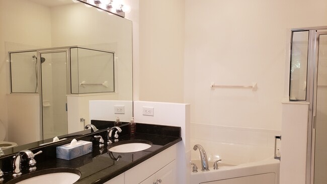 Building Photo - 1945 Bridgepointe Cir