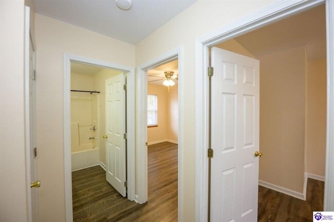 Building Photo - 113 College Street Rd