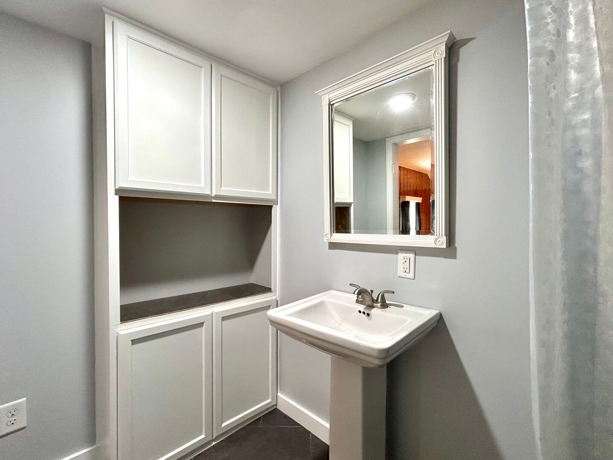 Master Ensuite Bath - 727 Emerald Ave NE