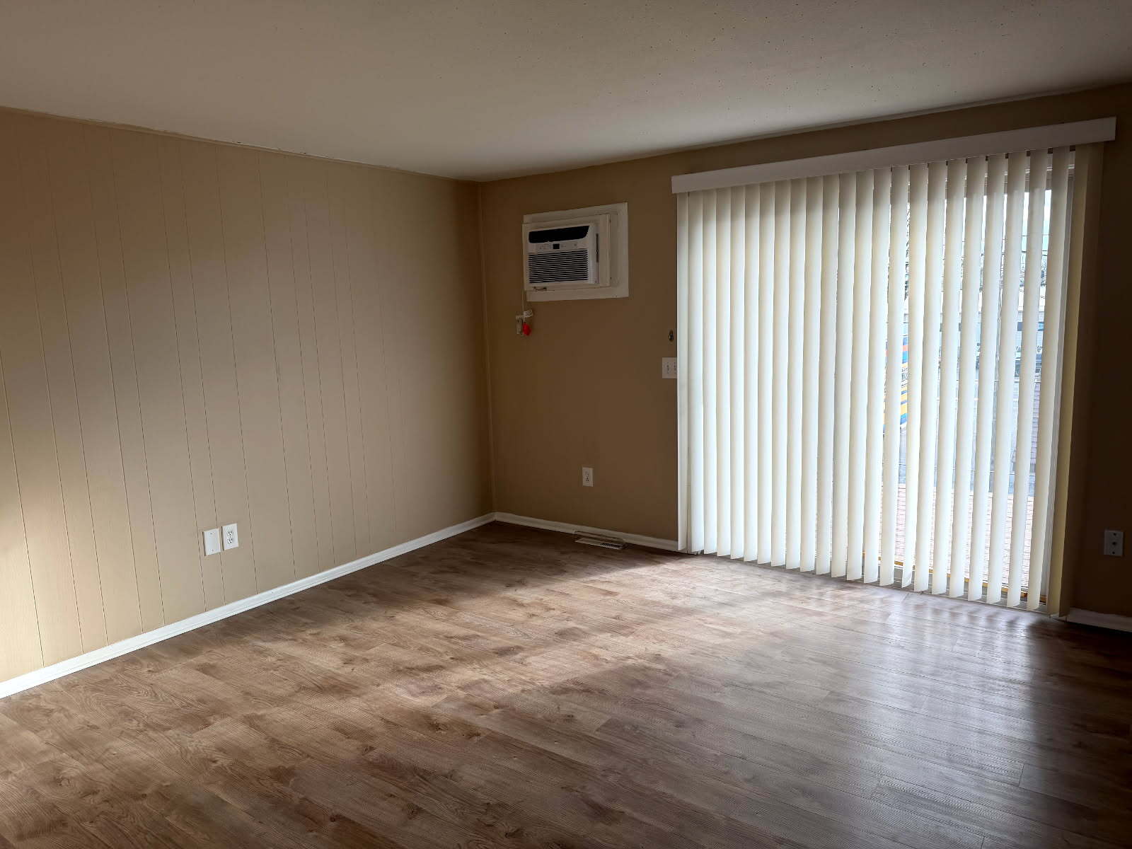 Building Photo - 1422 Lynn Ave