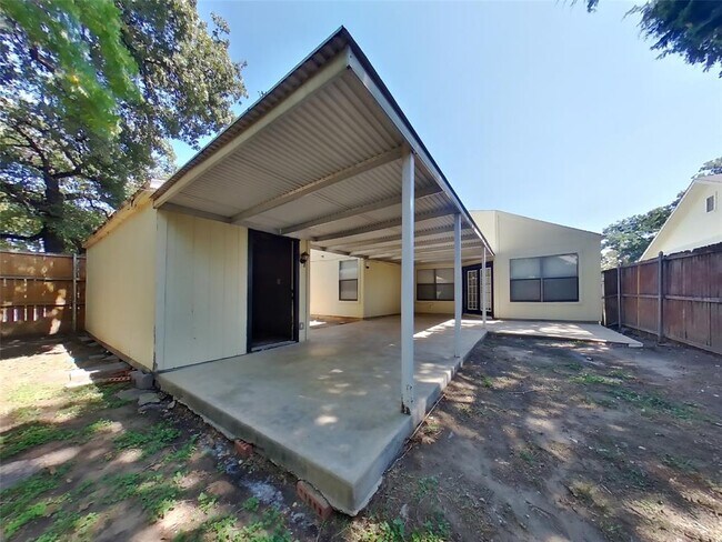 Building Photo - 1201 Hilburn Ct