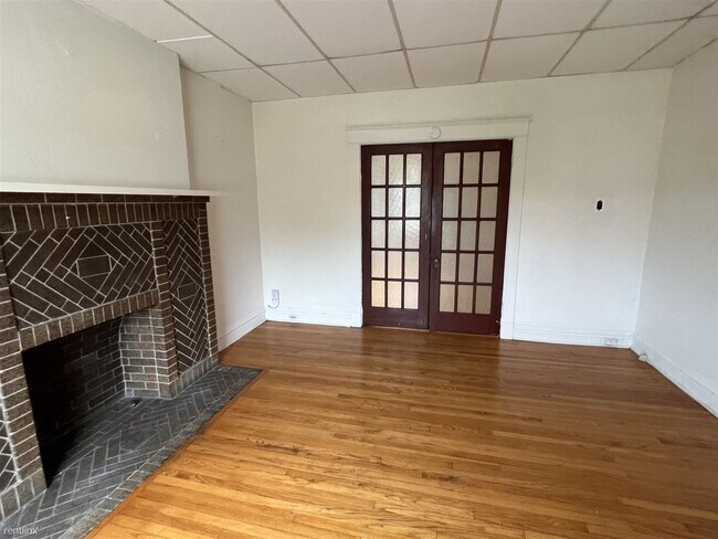 Building Photo - 1 br, 1 bath Duplex - 3724 Winnebago Stree...
