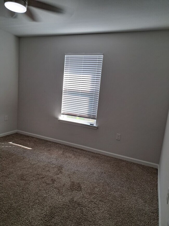 Building Photo - 4897 Shurer Ln