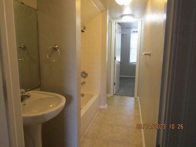 Building Photo - ALL ELECTRIC HOME!! PETS NEGOTIABLE WITH OWNER APPROVAL!!