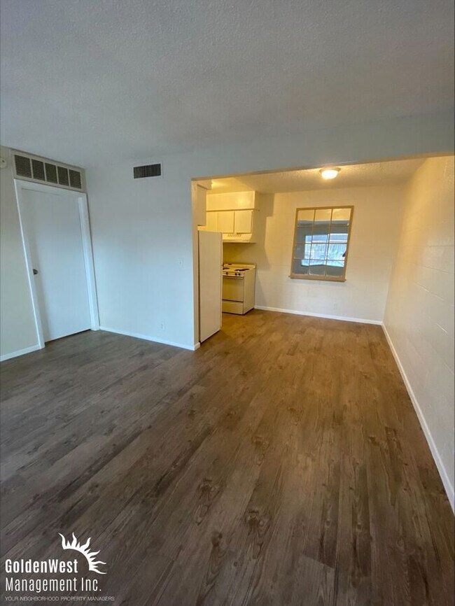 Building Photo - Cozy 1Bdm 1Ba Apartment with Pool Access in Central Las Vegas