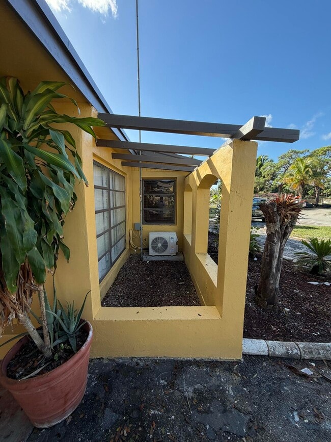 Building Photo - 2320 Sunrise Dr