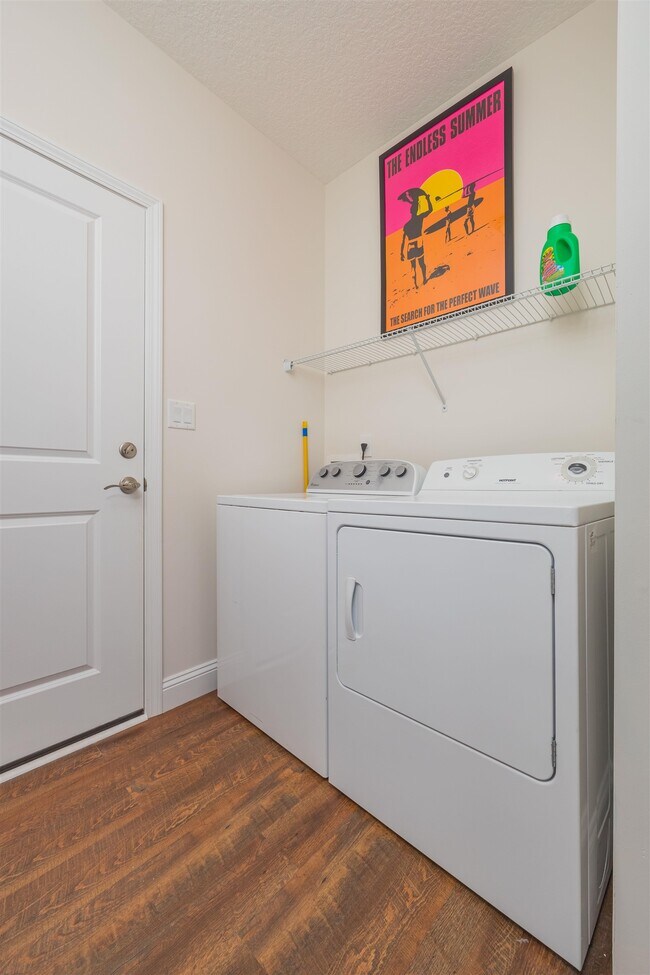 Building Photo - 6832 Middleton Ave