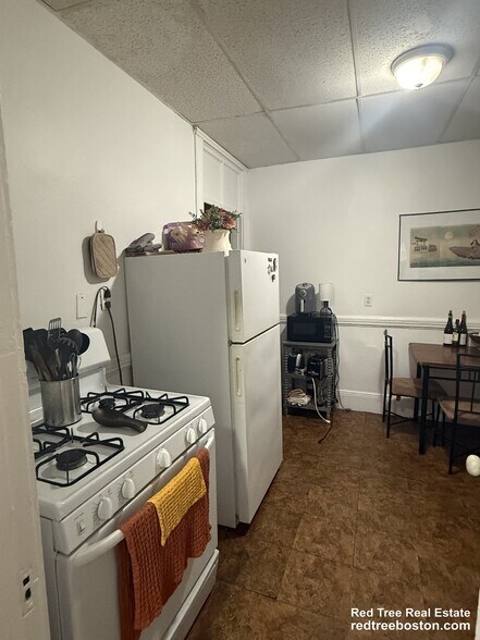 Building Photo - 238 Hemenway St