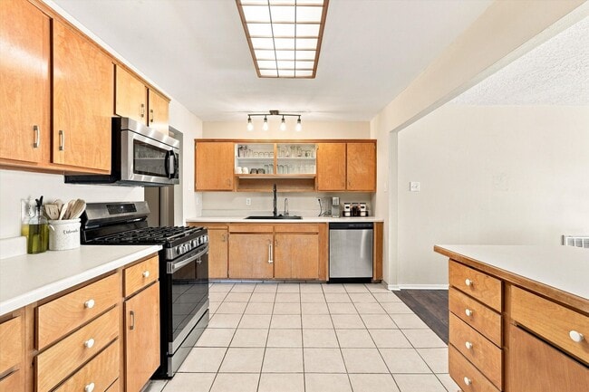 Building Photo - 3707 Comanche Rd NE