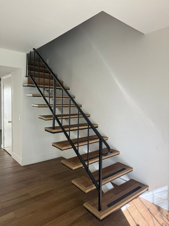 Building Photo - Paradise Manor Condo for lease