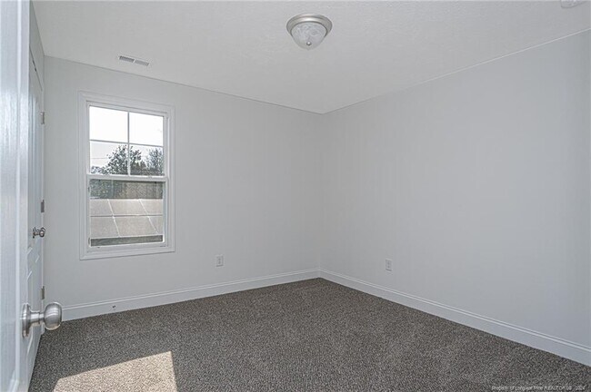Building Photo - 907 Rochester Dr