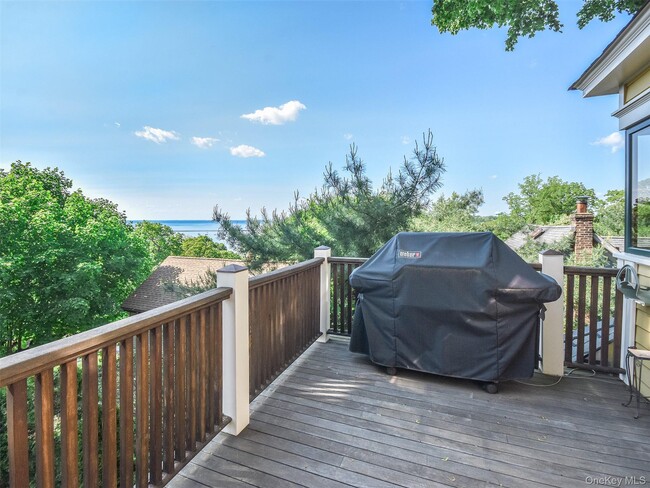 Building Photo - 290 8th Ave