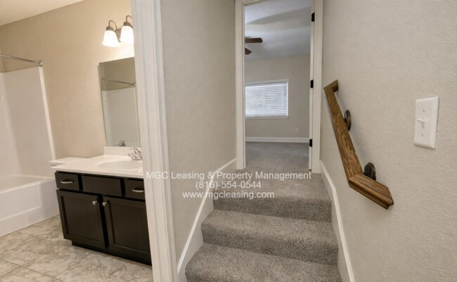 Building Photo - 3 Bedroom Luxury Townhome for rent in Lee's Summit
