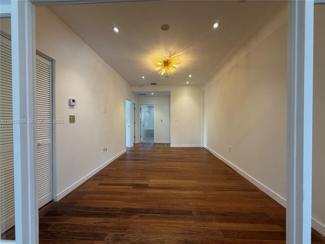 Building Photo - 621 W Dilido Dr