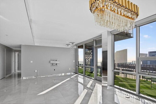 Building Photo - 321 Tenth Ave